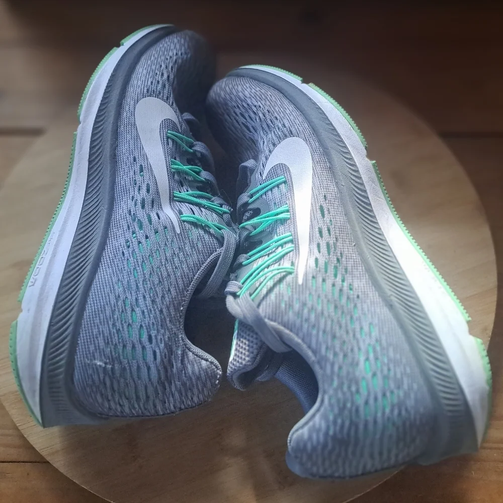Nike Zoom Winflo 5 Running Shoes Women's Size 6 Gray Green Sneakers AA7414-003